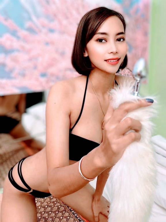 Lisa 25 years old is a naughty young Thai masseuse